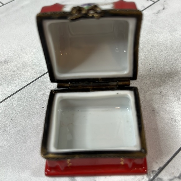 Limoges Box Pient Main France Genuine Authentic Trinket Box Stamp Box - Picture 6 of 6